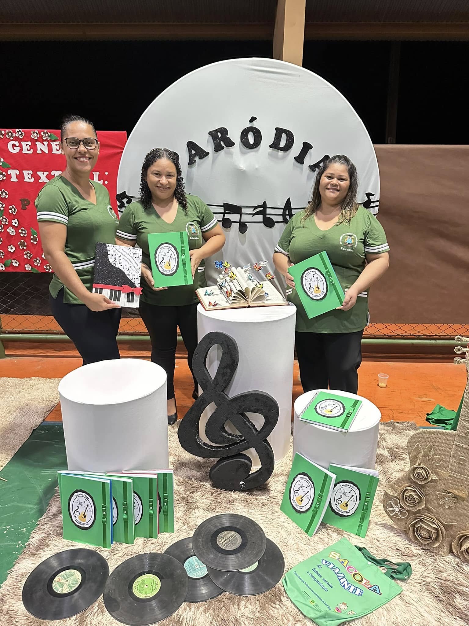 Noite de Autógrafos: Celebrando os Novos Autores da Escola - inspiração 1