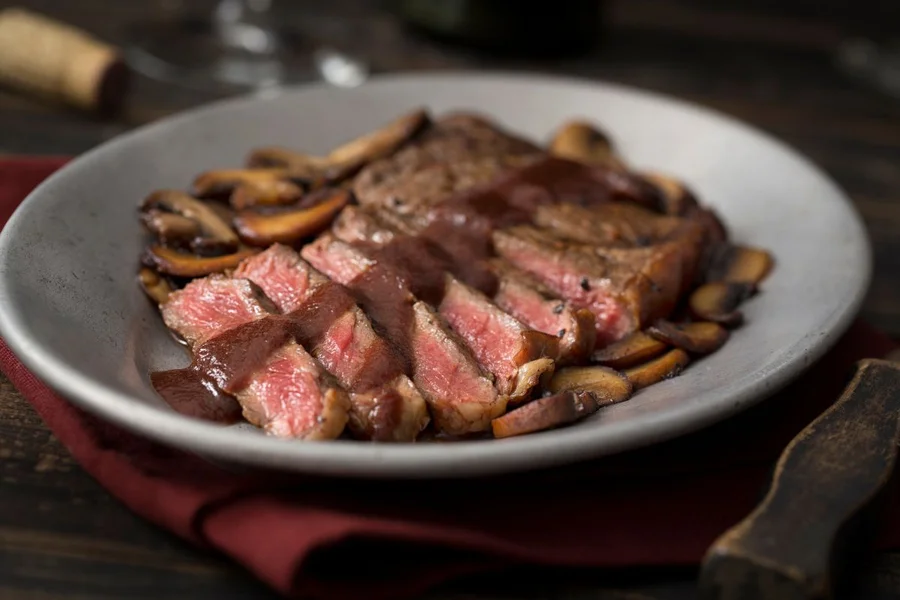 Como Virar o Bife: A Arte de Não Furar a Carne - inspiração 3