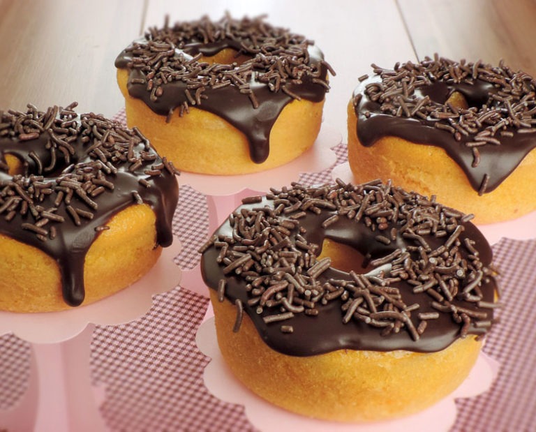 Pintura e Detalhes em Confeitaria: Dando Vida aos Mini Bolos - inspiração 2