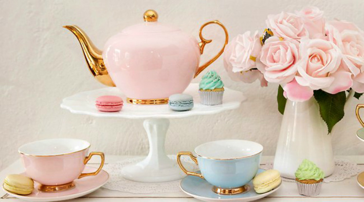 Arranjos Florais Exclusivos: Xícaras como Vasos Elegantes - inspiração 1