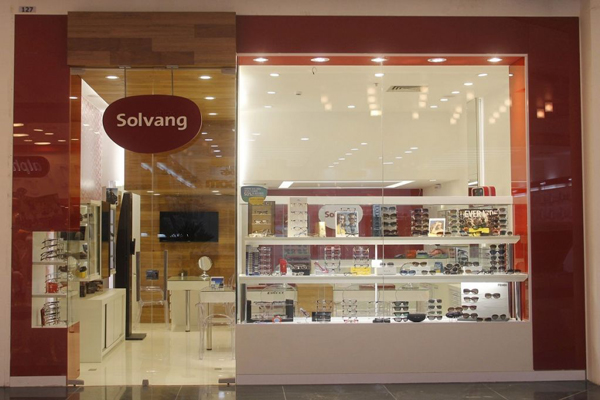 Vitrine Impactante: O Cartão de Visitas da Sua Ótica - inspiração 1