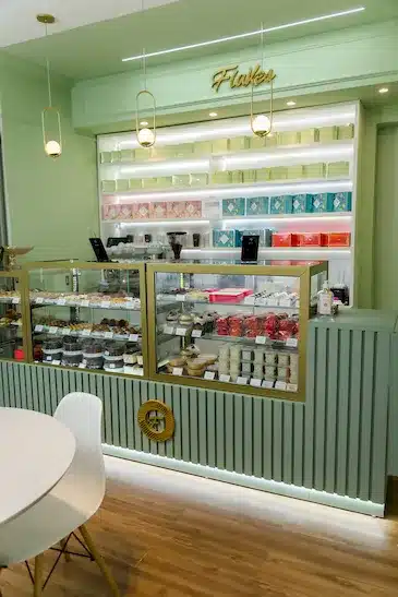 Toque Industrial Moderno: Concreto, Metal e Madeira em Harmonia - inspiração 1