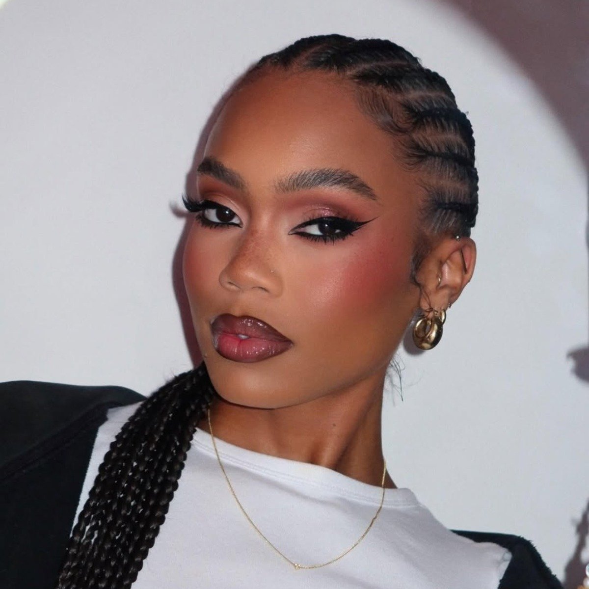 Olhos que Falam: Sombra, Delineador e Máscara para Iniciantes - inspiração 1