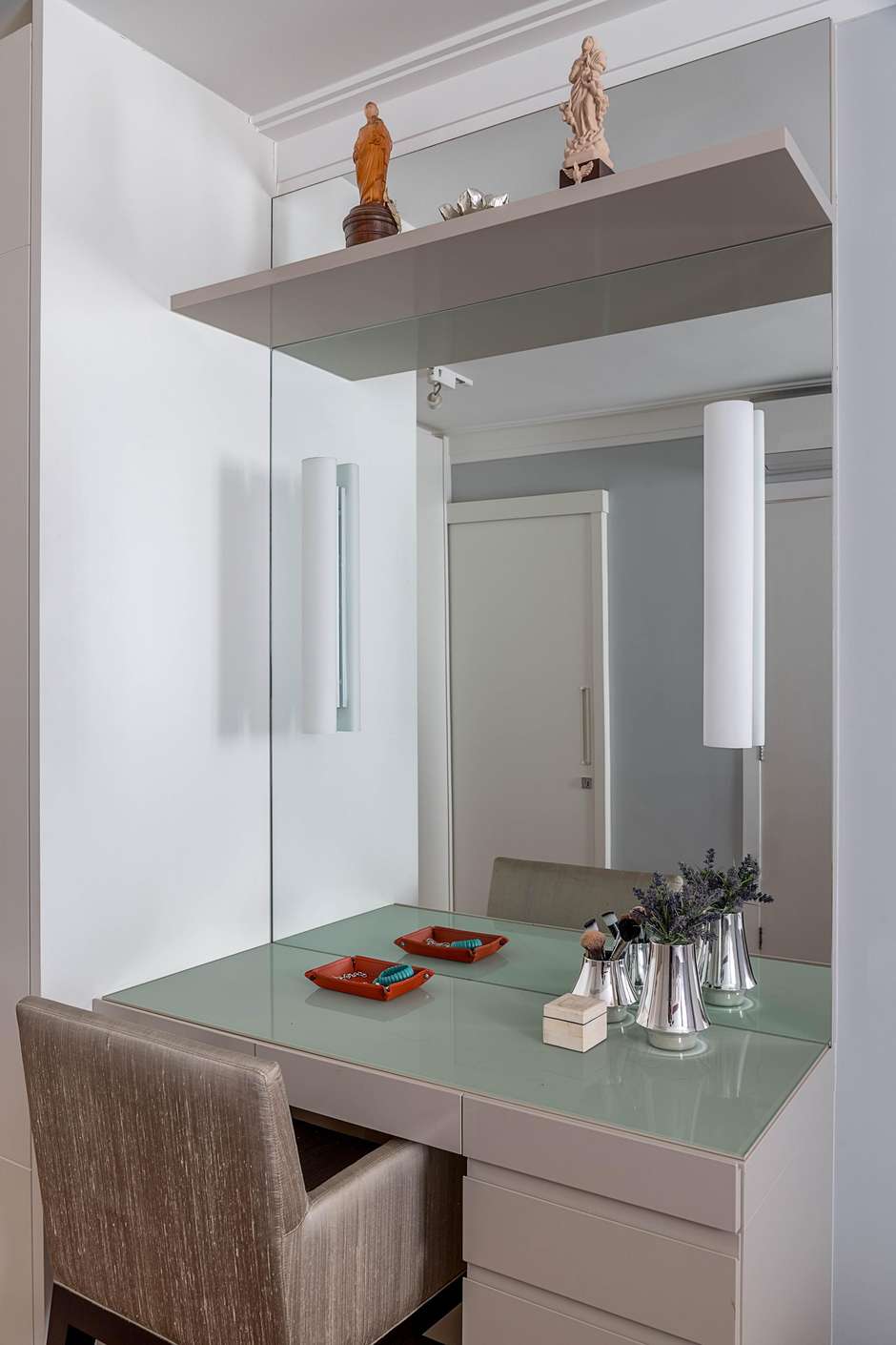 Espelhos com Compartimentos Secretos: Elegância e Discrição - inspiração 2