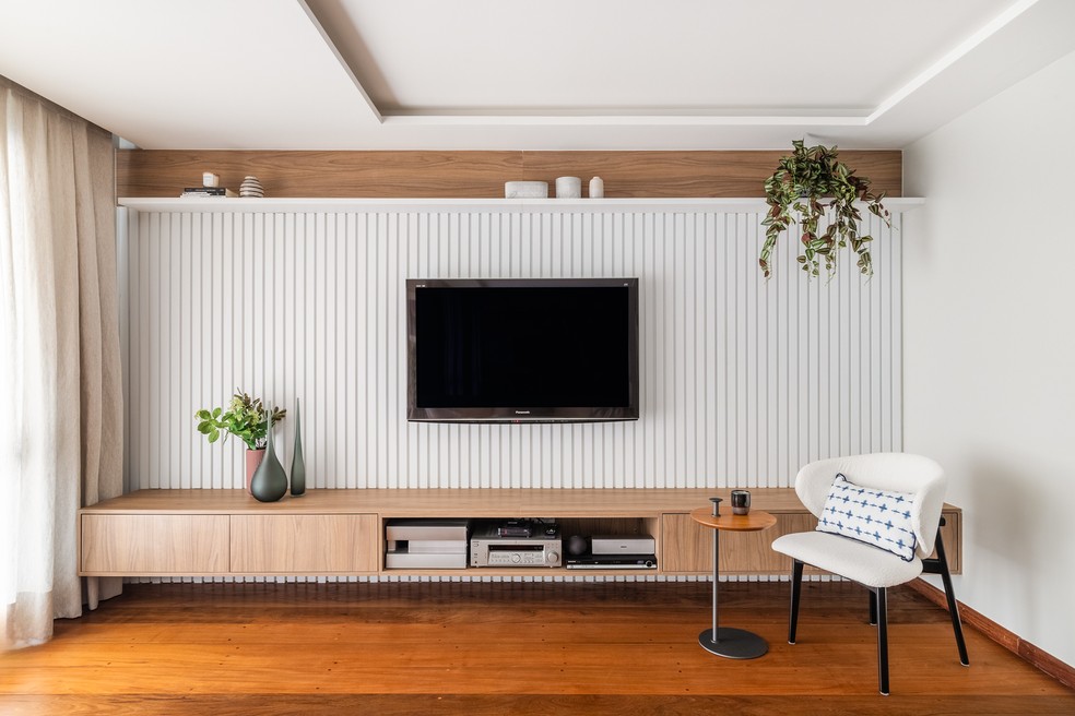 Iluminação Estratégica: Valorizando os Detalhes do Ripado - inspiração 1