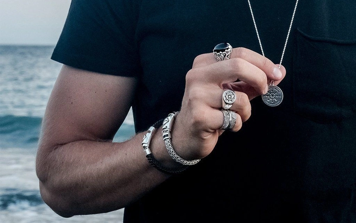 erros comuns ao usar acessórios masculinos