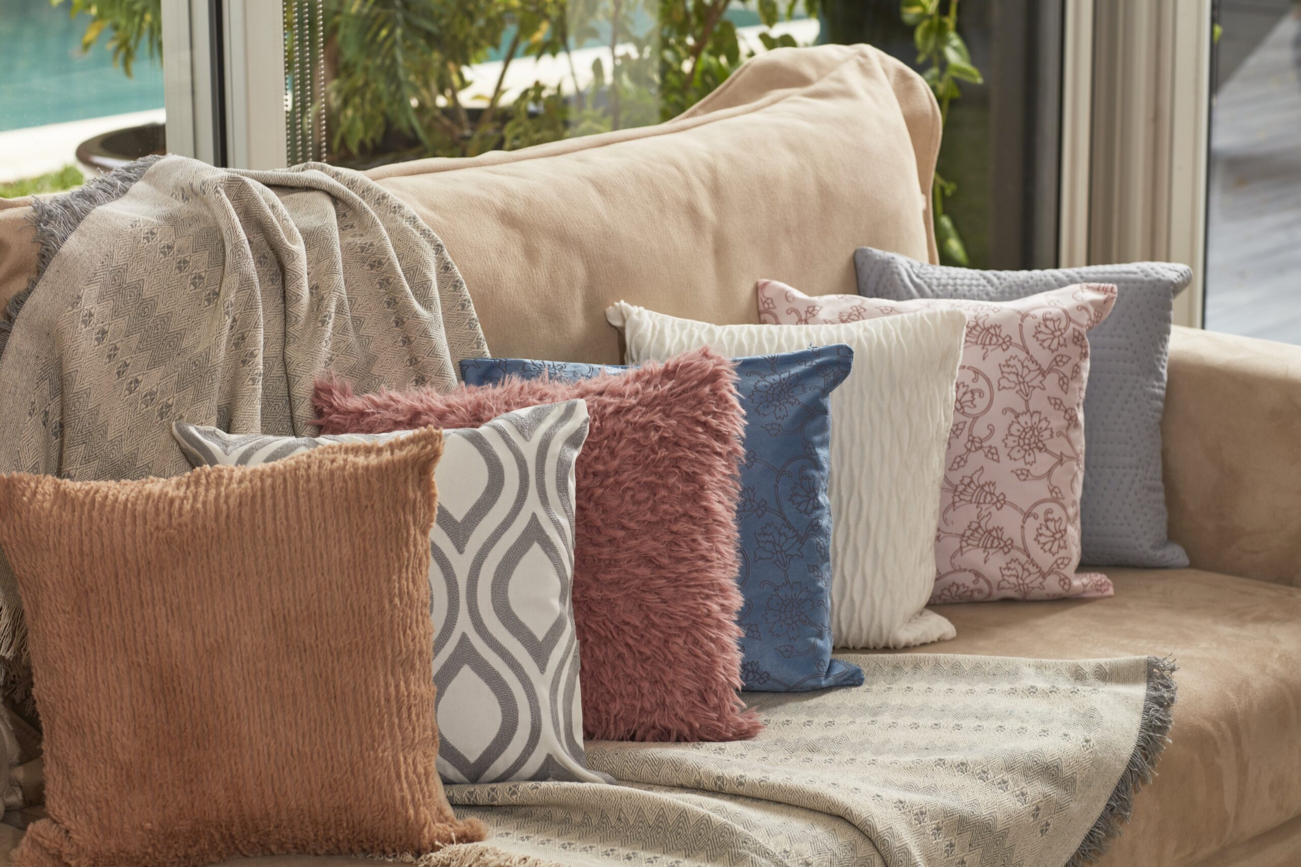 almofadas decorativas baratas vs caras