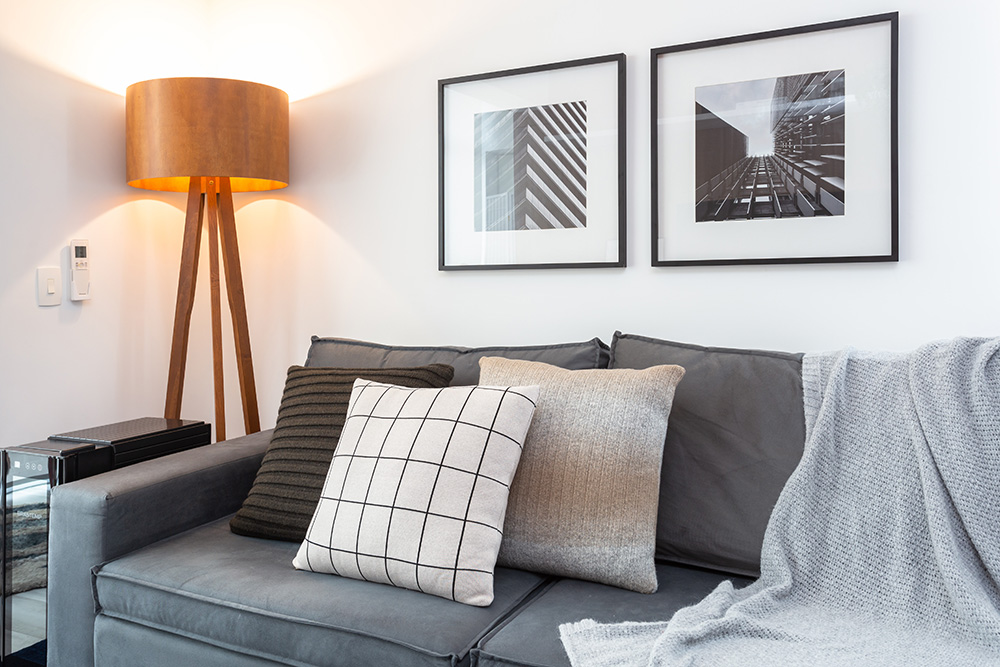 5 Dicas de Cores para Almofadas em Sofá Cinza