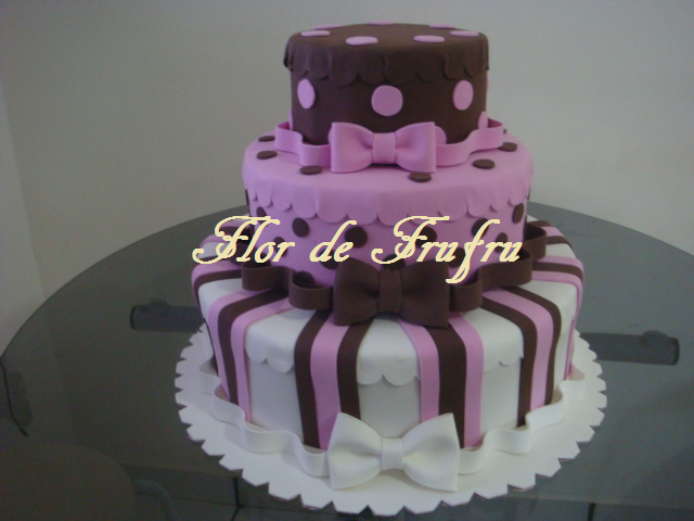 Decoração Criativa com Flores de EVA para Bolos Cenográficos