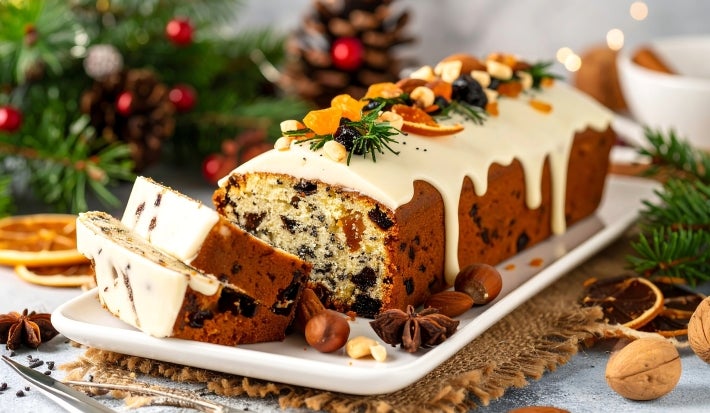 Transforme sua Cozinha em uma Fábrica de Bolos Natalinos: Dicas de Produção