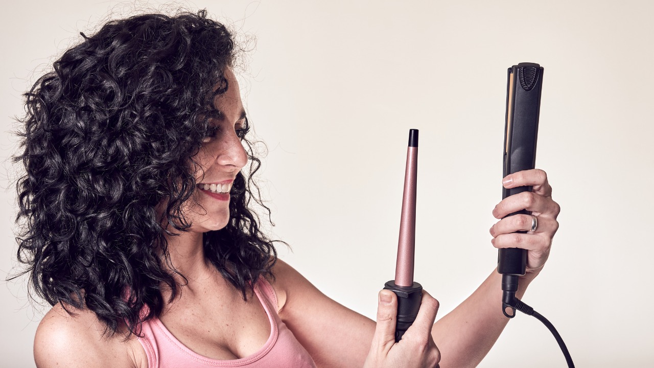 como fazer cachos cabelo chapinha