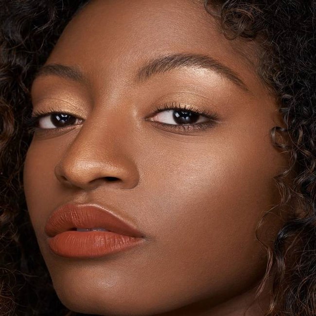 erros comuns maquiagem básica iniciantes