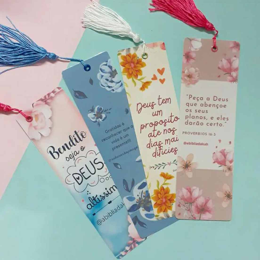 A Arte da Dobradura: Marcadores de Canto para Livros