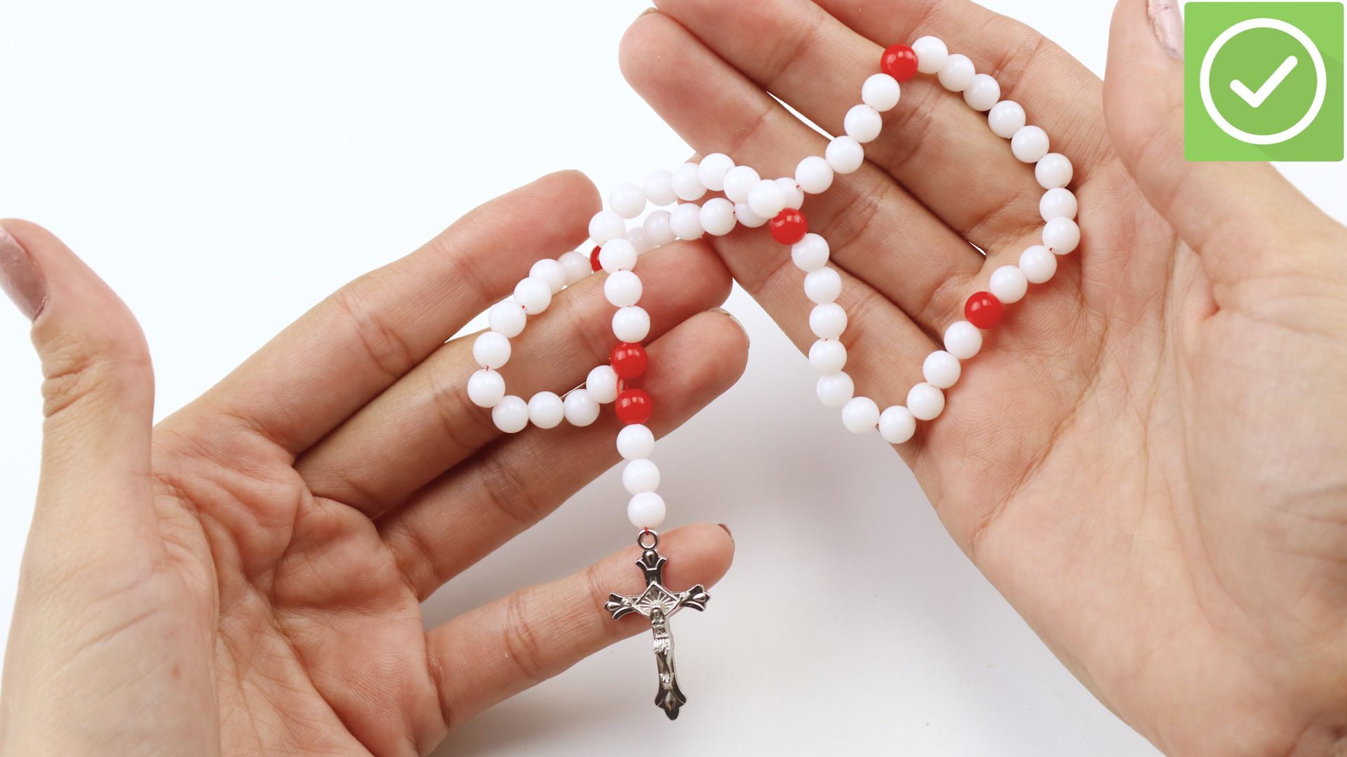 5 ideias de títulos:
1. Guia Completo: Como Fazer Seu Próprio Terço Artesanal
2. Técnicas de Nós para Terços: Nó Franciscano e Mais
3. Materiais Essenciais para Criar um Terço Personalizado
4. Terço Personalizado: Dicas de Design e Customização
5. Calculando um Terço: Entenda a Matemática por Trás da Oração