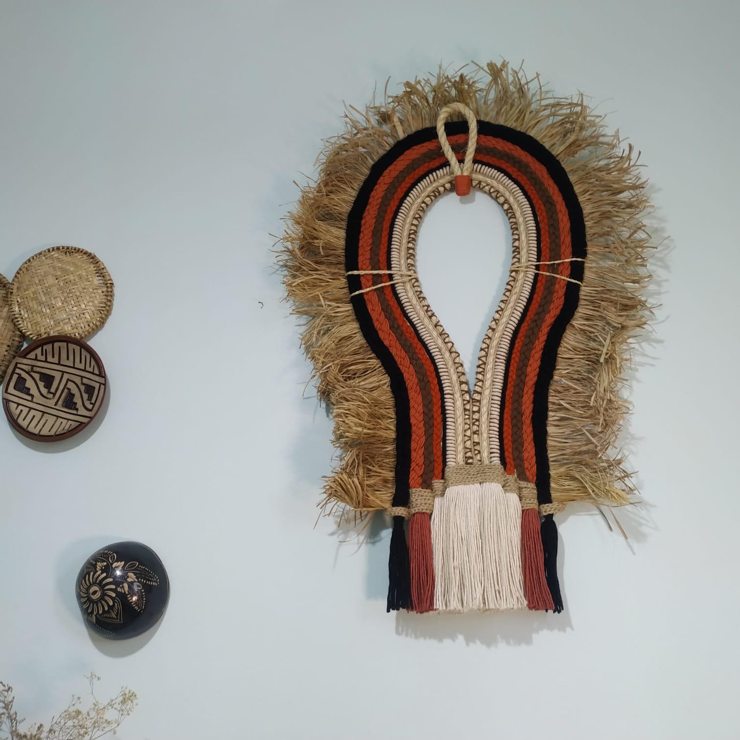 como evitar cocar descolando ou caindo da cabeça