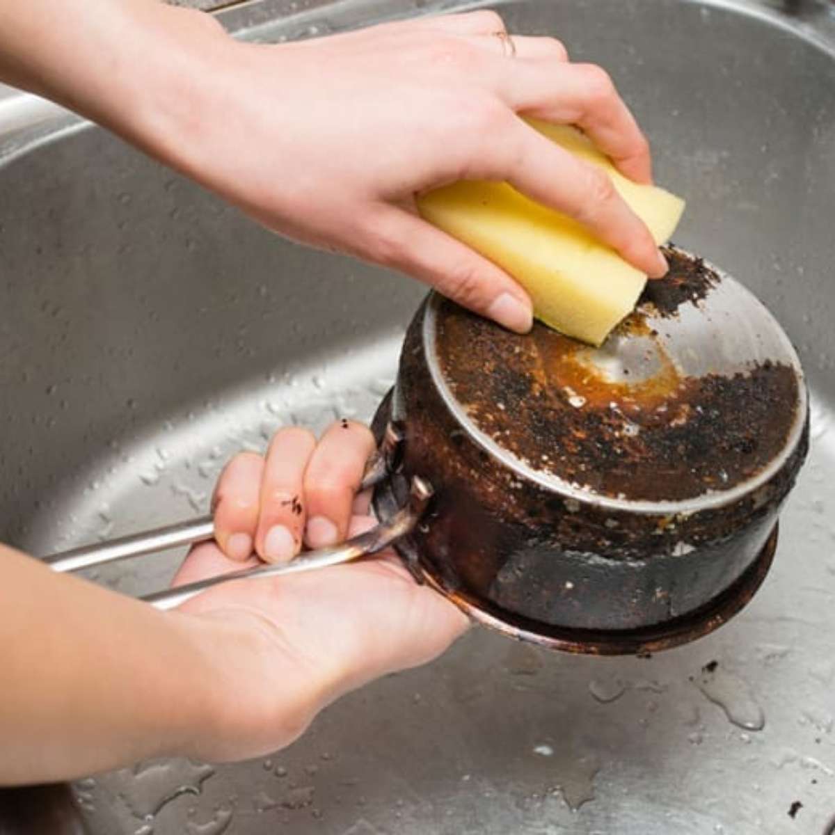 erros comuns ao limpar panela inox queimada