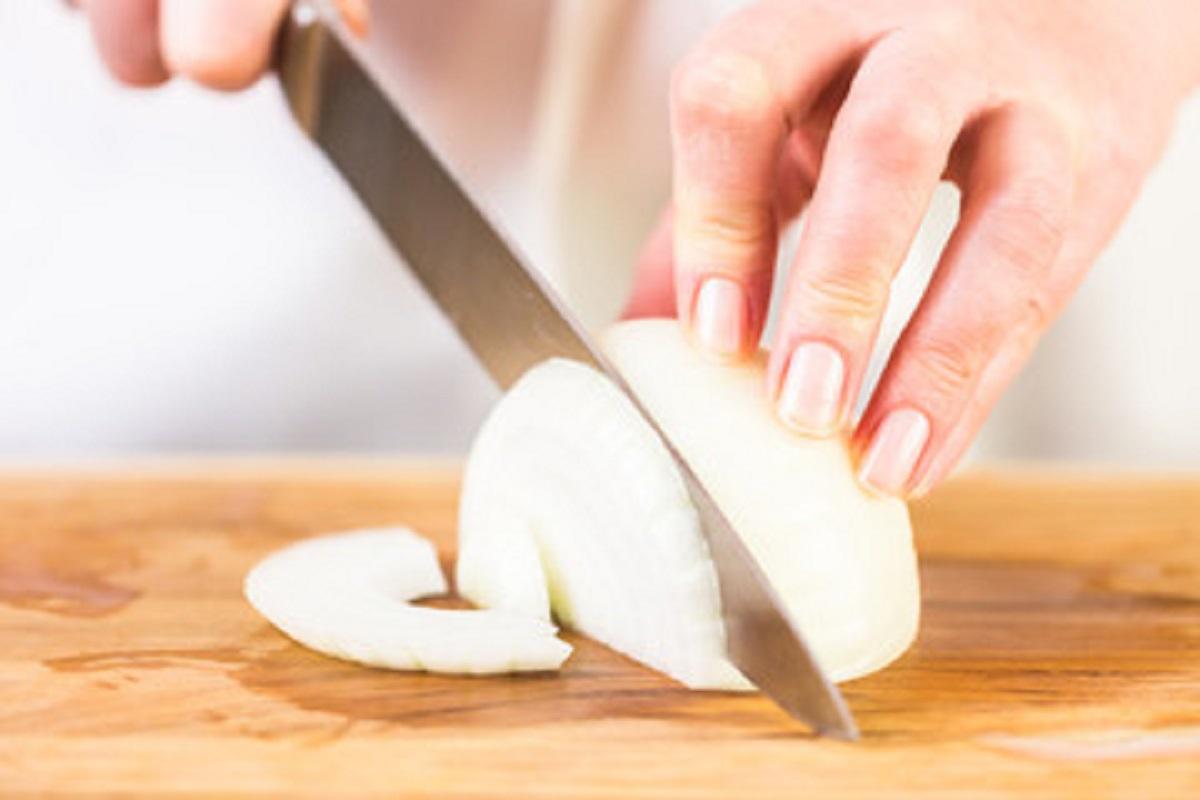 erro comum ao tentar tirar cheiro alho cebola mãos