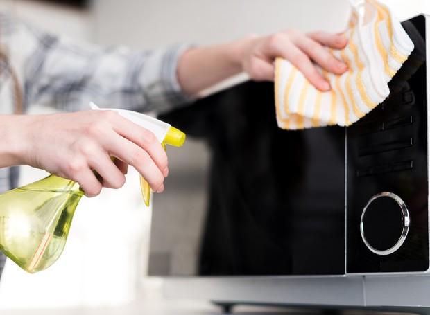 melhores truques para microondas sem cheiro