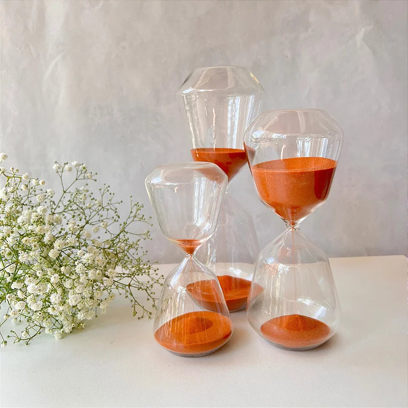 Ampulhetas Clássicas vs. Modernas: Qual Escolher para seu Espaço?