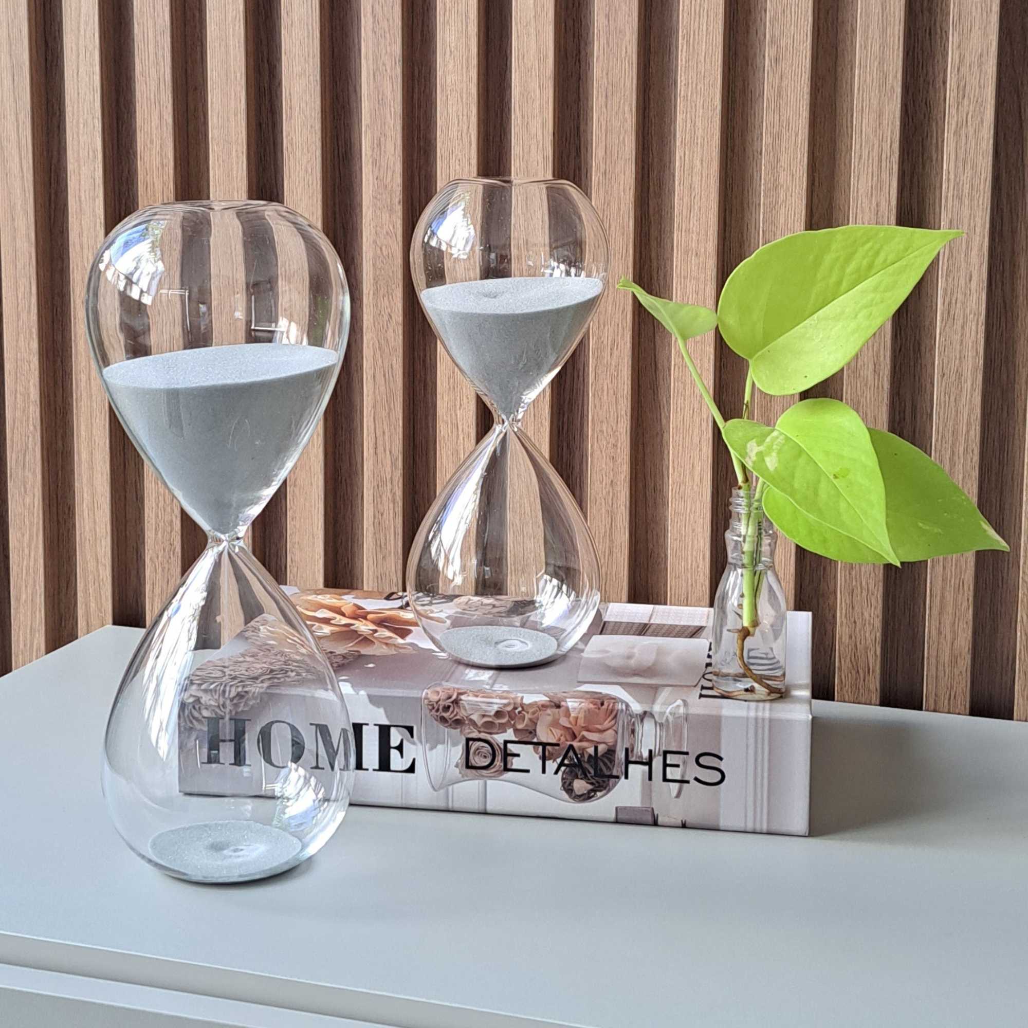 5 Ideias de Composição com Ampulhetas para sua Estante