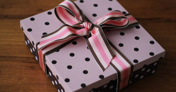 caixas de papelão vs caixas de MDF para organização