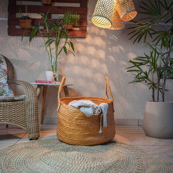 como fazer composição de parede com cestos de palha