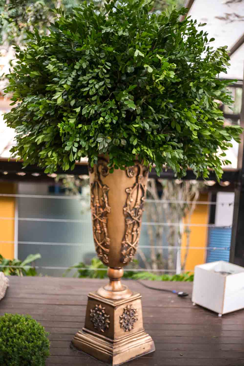 ideias de decoração com folhagens para sala pequena