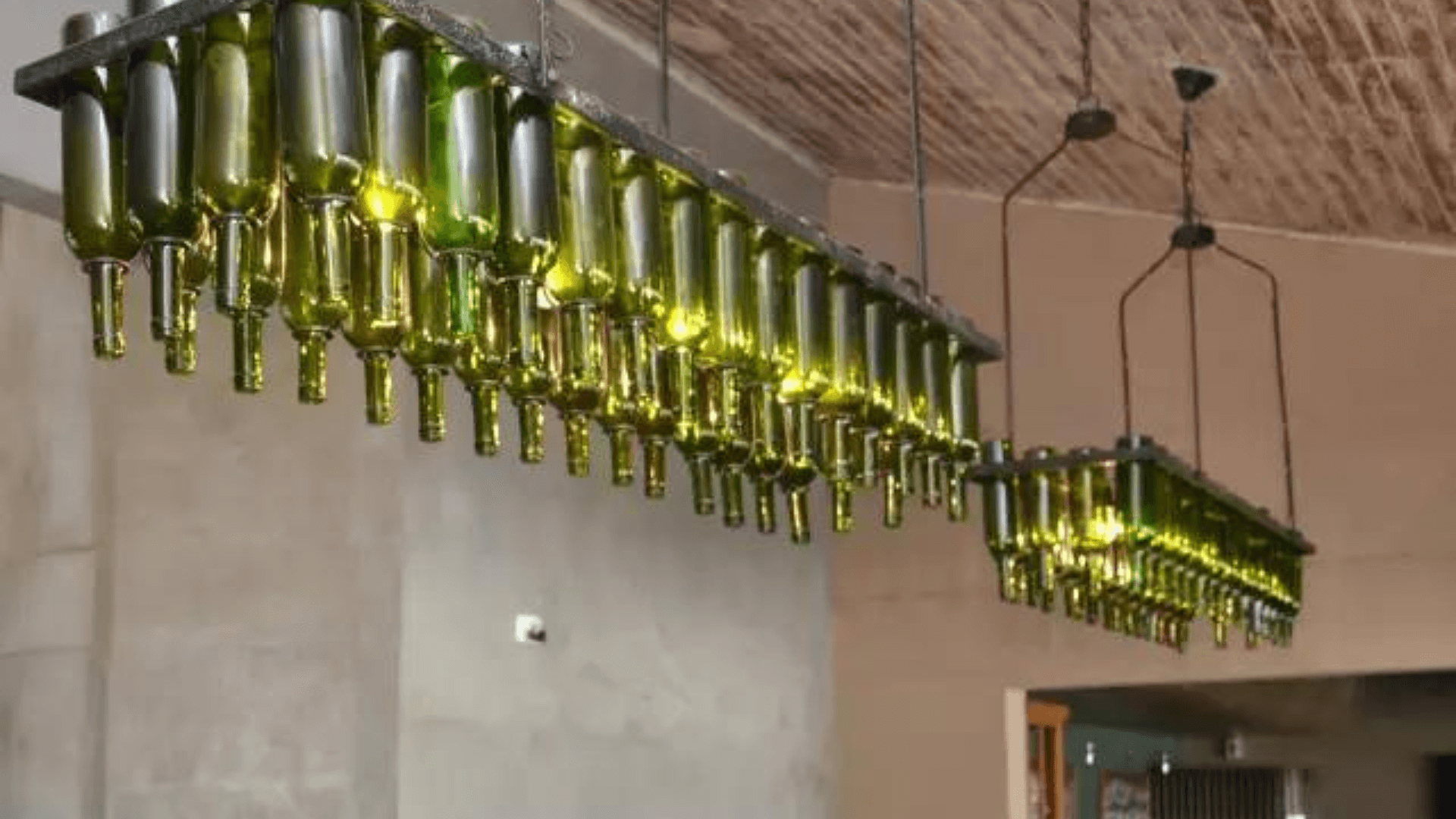 como fazer luminária de garrafa com barbante