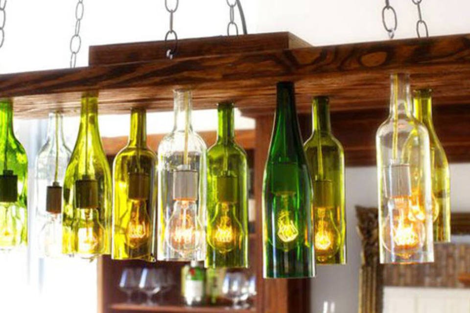 decoração com garrafas de whisky