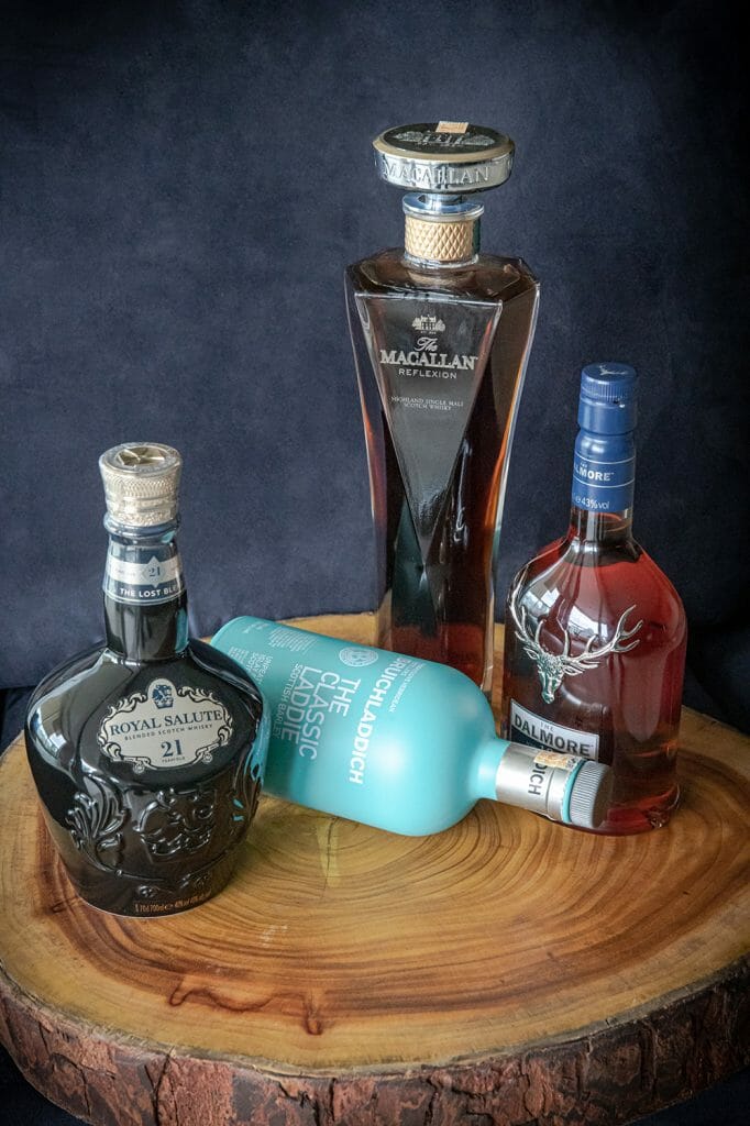 garrafa de whisky vs garrafa de vinho para decoração