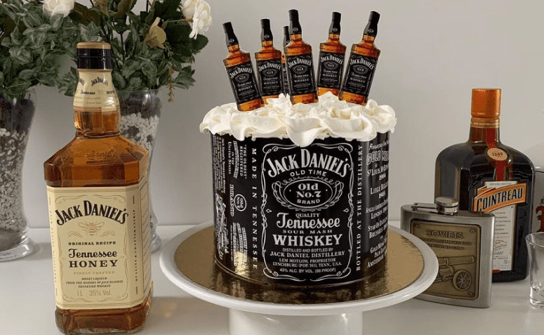 garrafa de whisky vs garrafa de vinho para decoração
