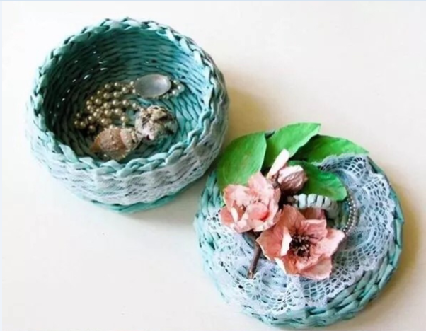 decoração com jornais e revistas