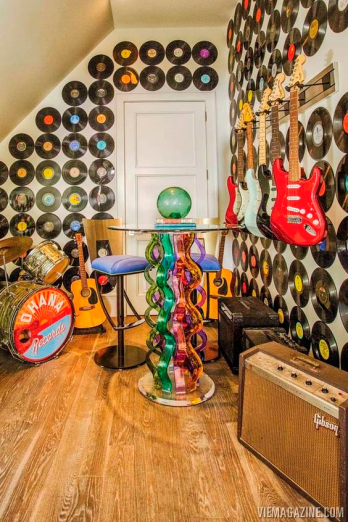 decoração com discos de vinil vs quadros modernos