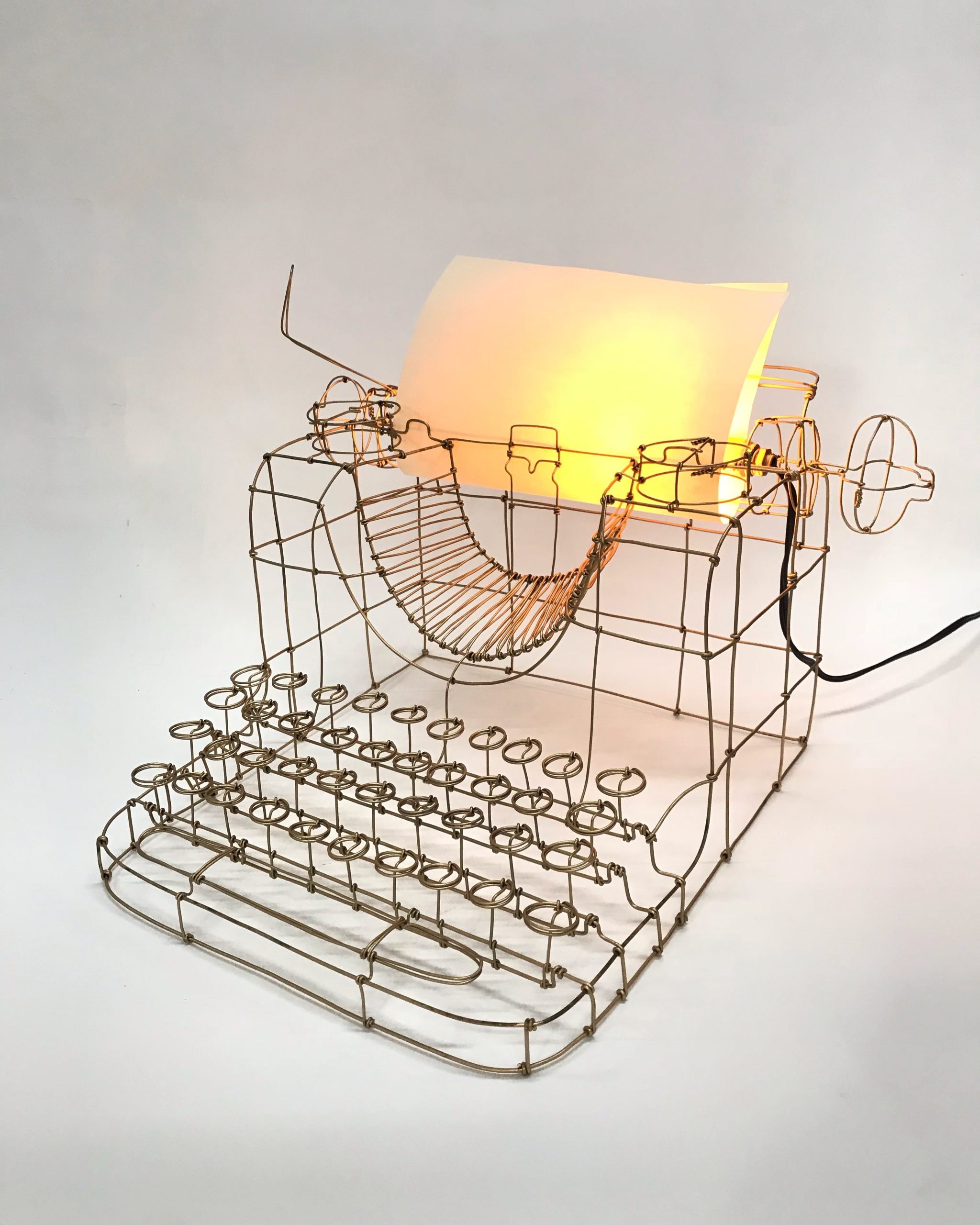 máquina de escrever antiga vs moderna para decoração