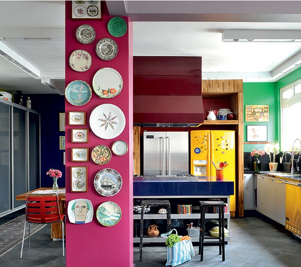 decoração com pratos na parede