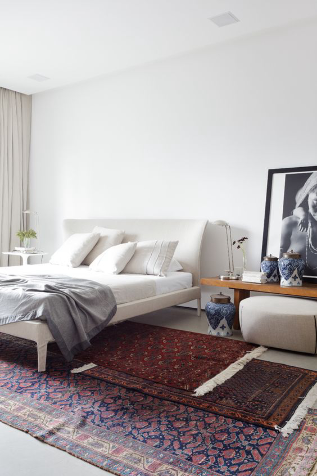 decoração com tapetes sobrepostos