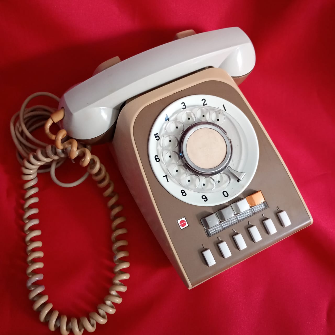 Onde Encontrar Telefones Antigos Autênticos para sua Casa