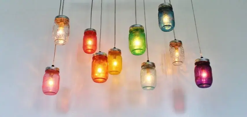 ideias de decoração com vidros coloridos para sala