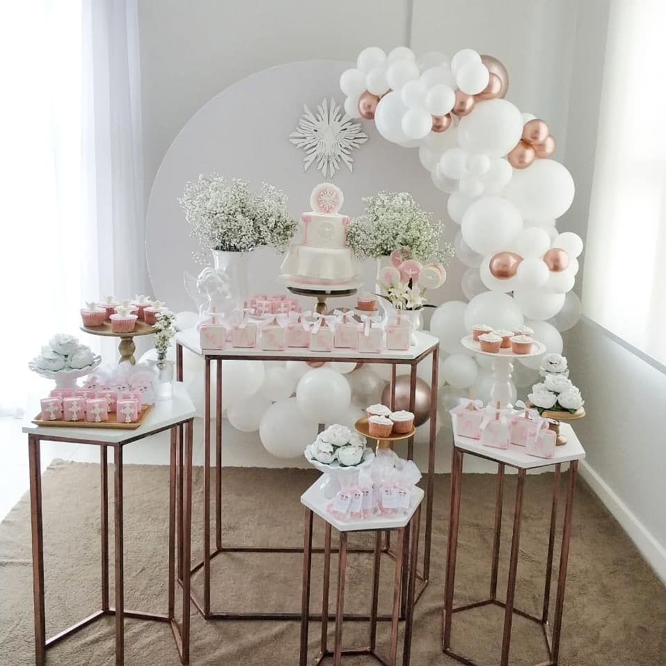 como fazer anjinhos de feltro para decoração de batizado