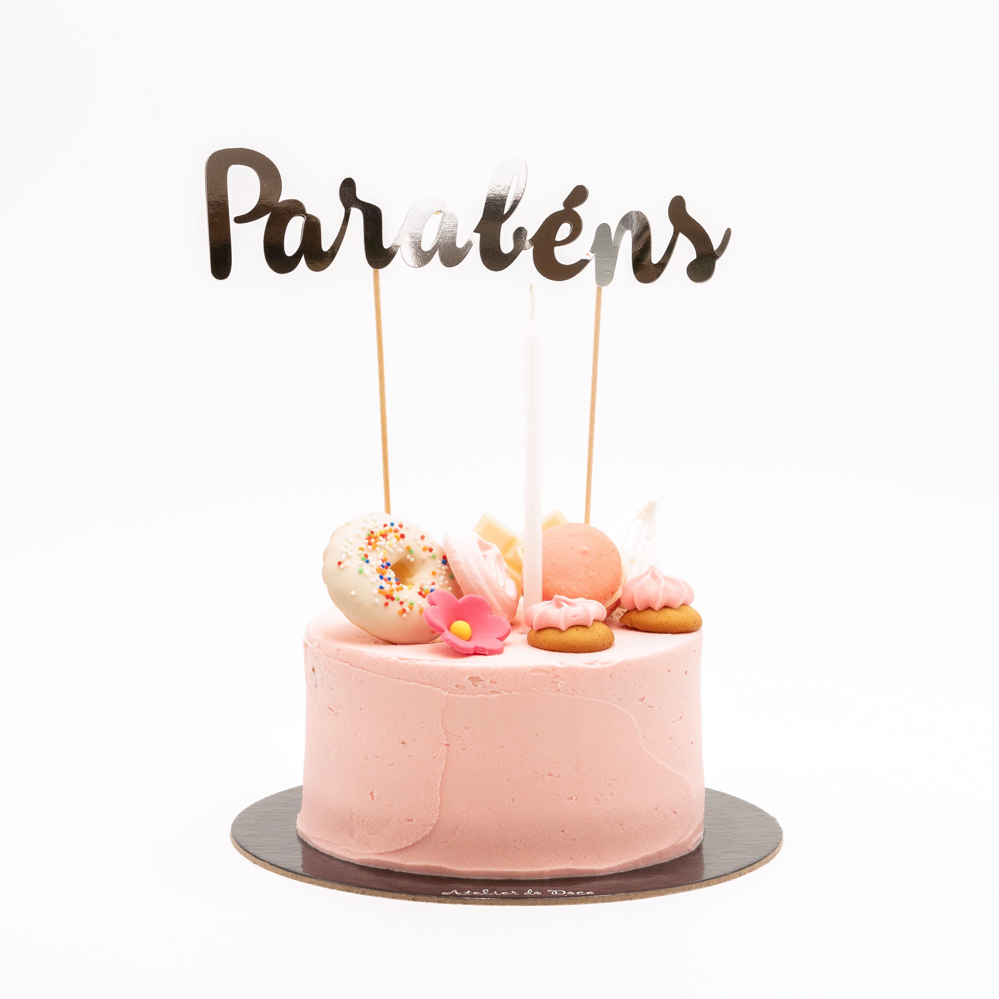 Como incorporar elementos botânicos em bolos