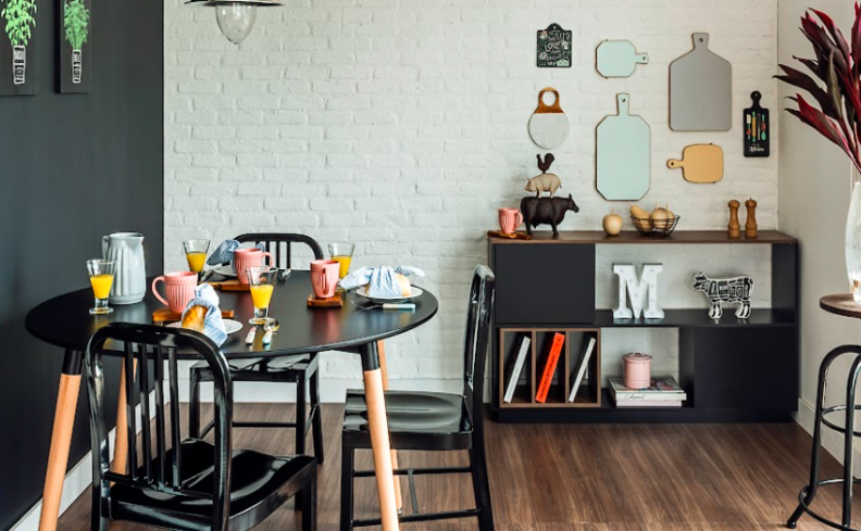 O poder do aproveitamento vertical na decoração de casas pequenas