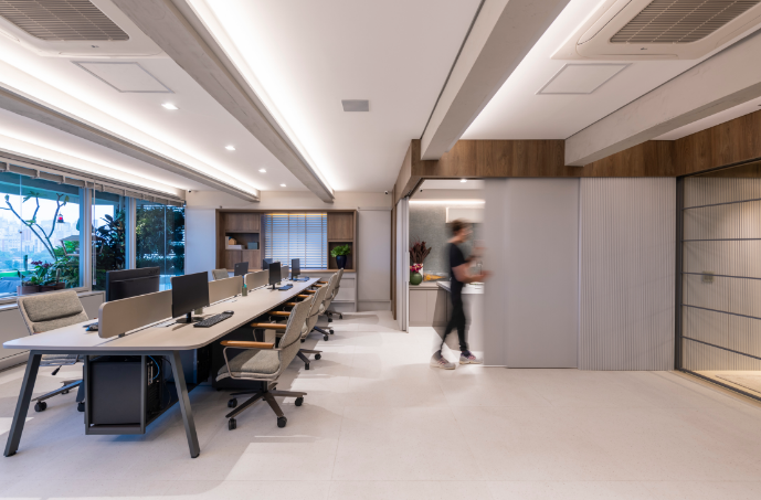 decoração escritório de arquitetura pequeno com plantas