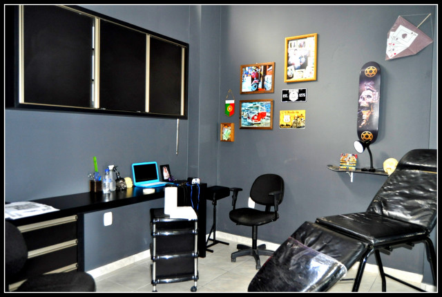 decoração estúdio de tatuagem pequeno