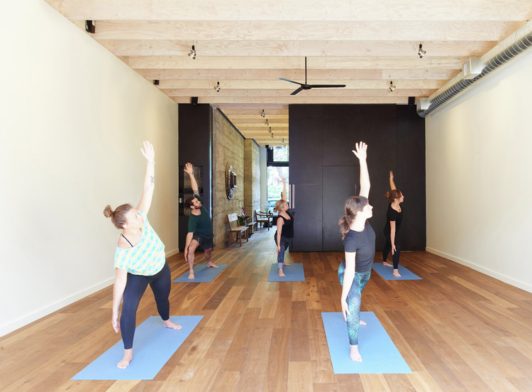 A Importância do Minimalismo na Decoração de Espaços de Yoga