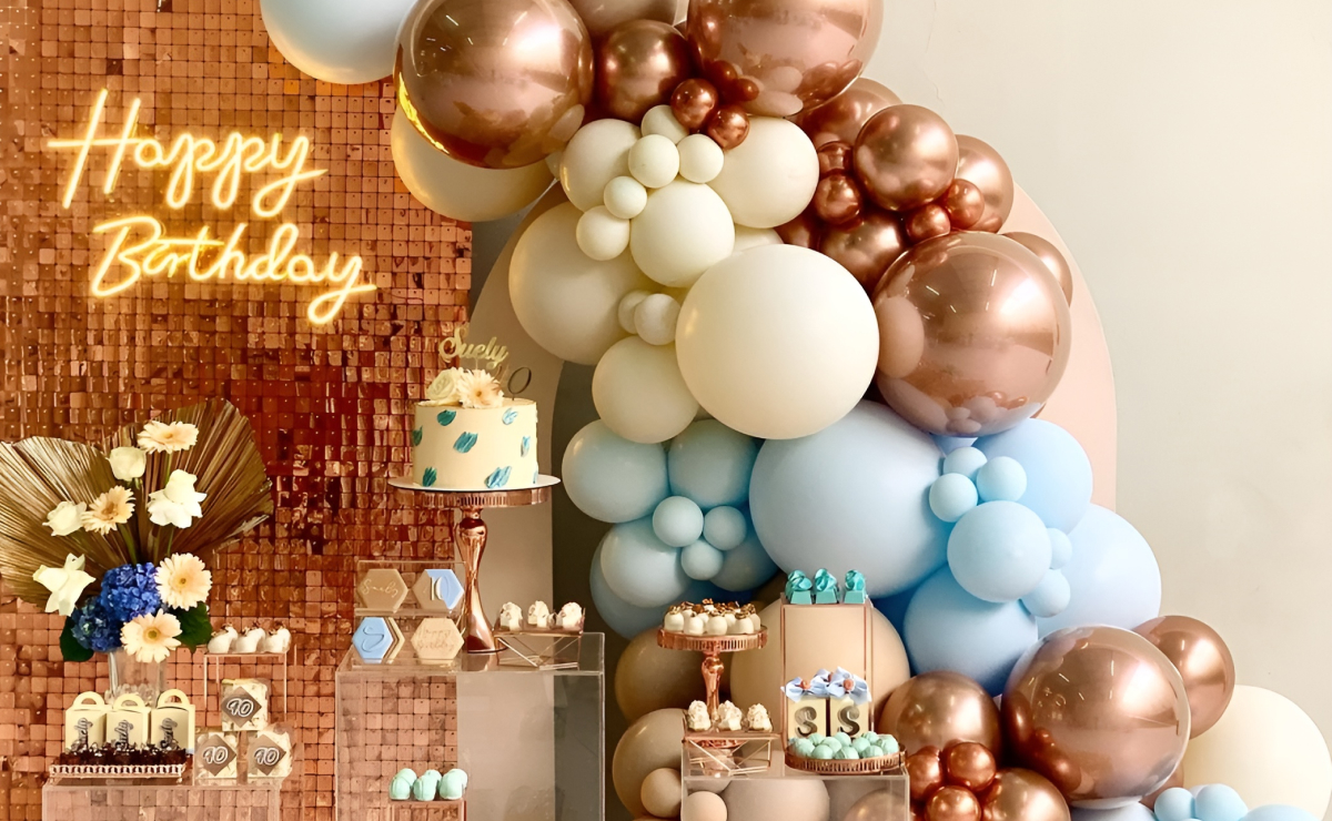 decoracao de festa simples com baloes vs papel crepom