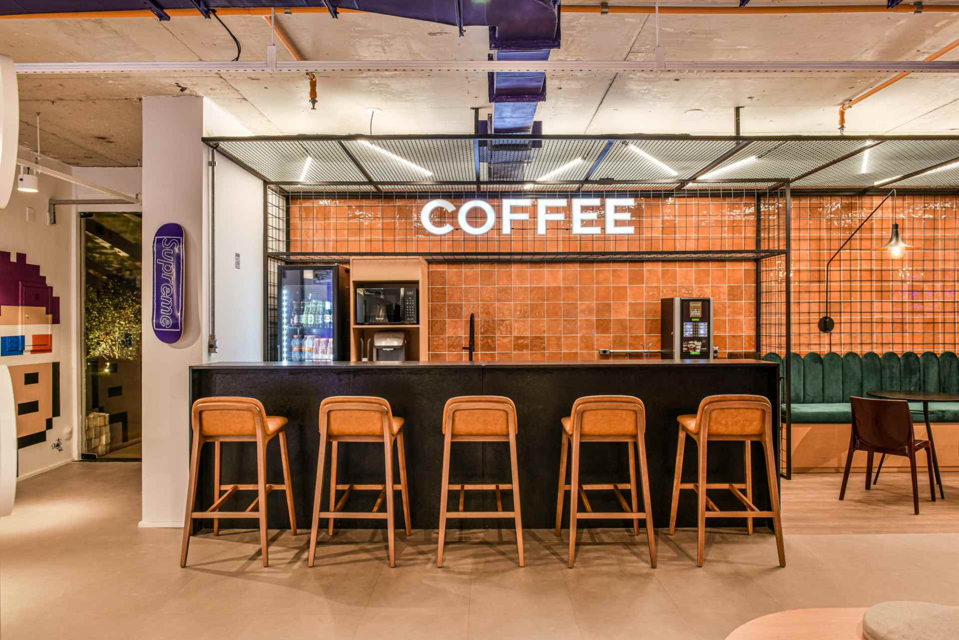 erros comuns ao decorar lanchonete pequena