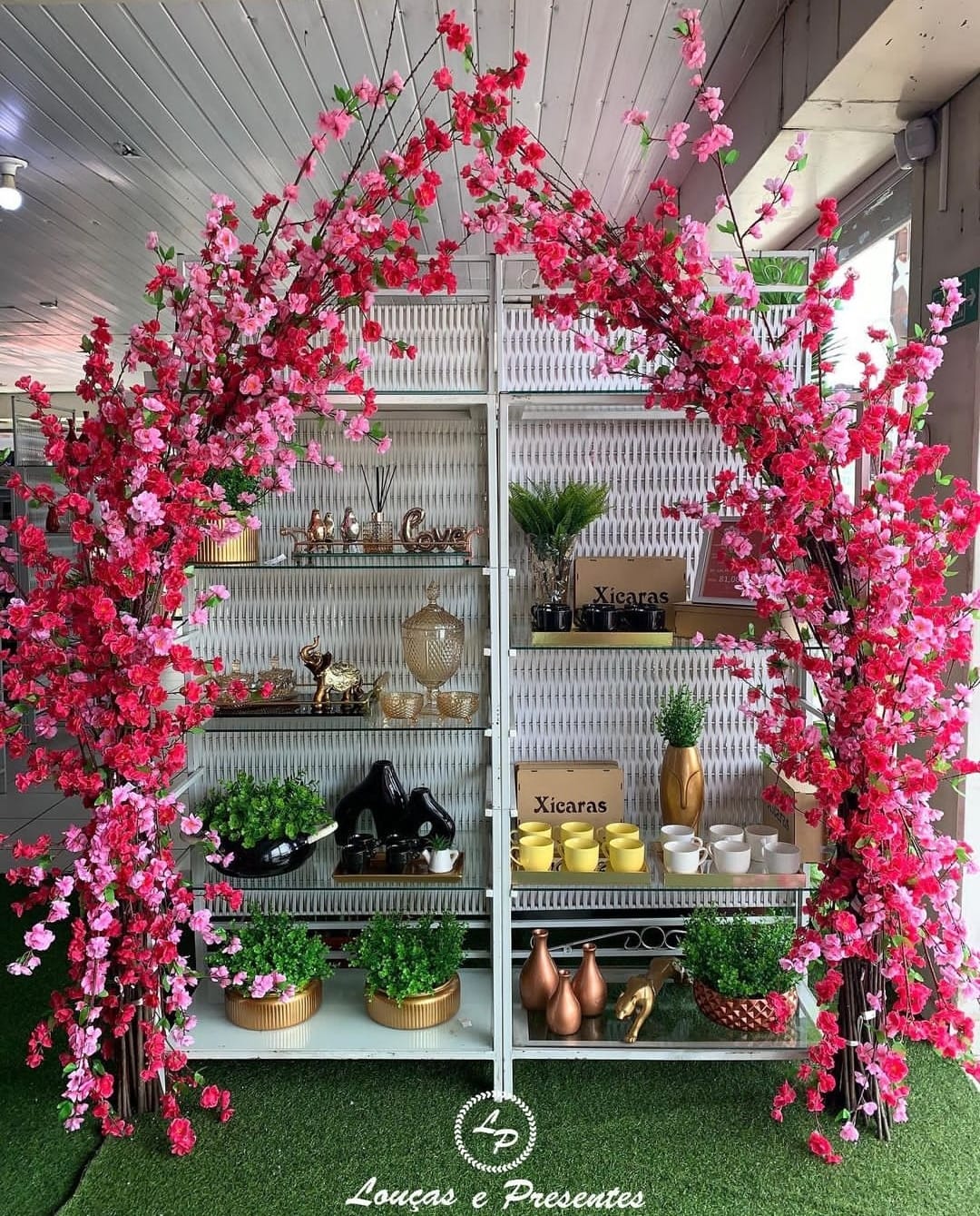 decoração de loja de artigos para festa