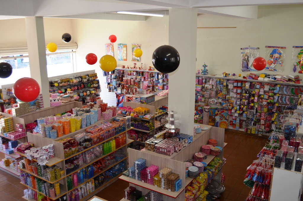decoração de loja de artigos para festa