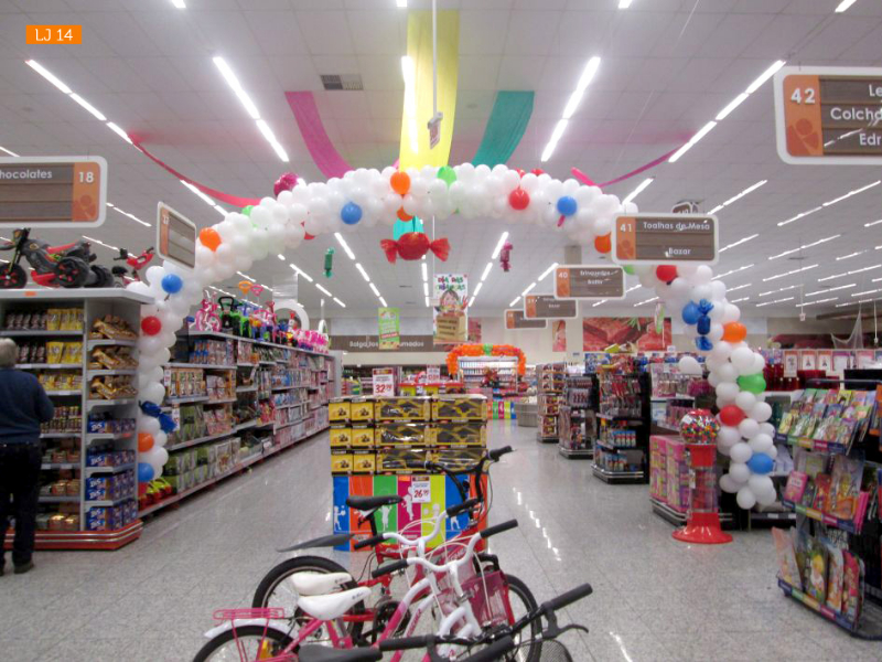 loja de brinquedos vs loja online decoração