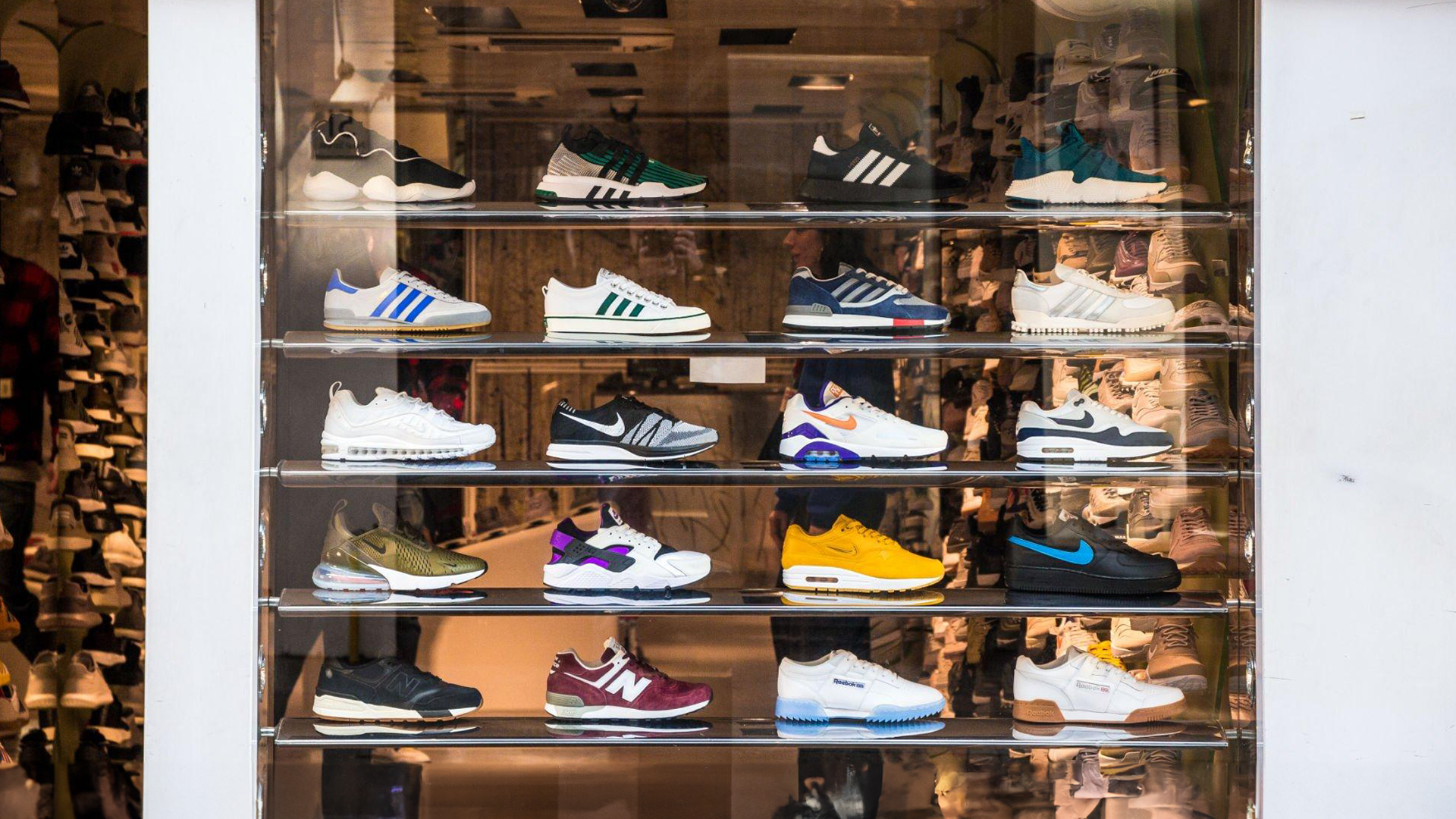 5 Dicas de Iluminação para Destacar Seus Calçados